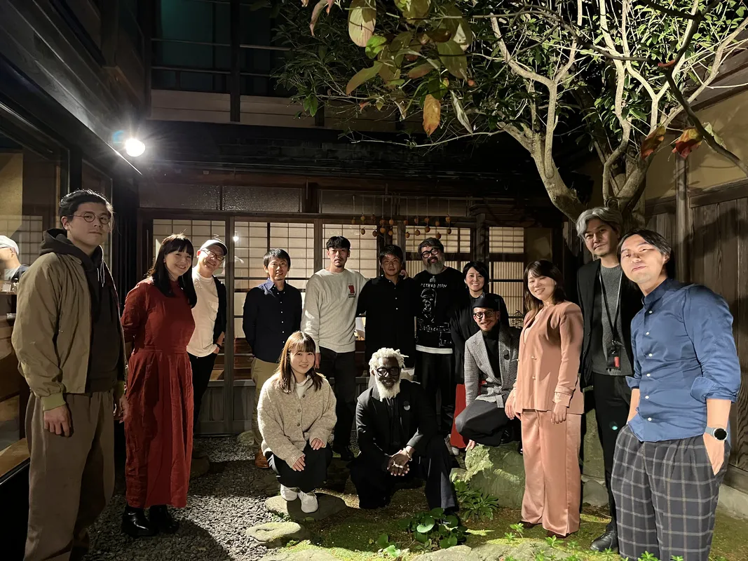 Dining table conversation